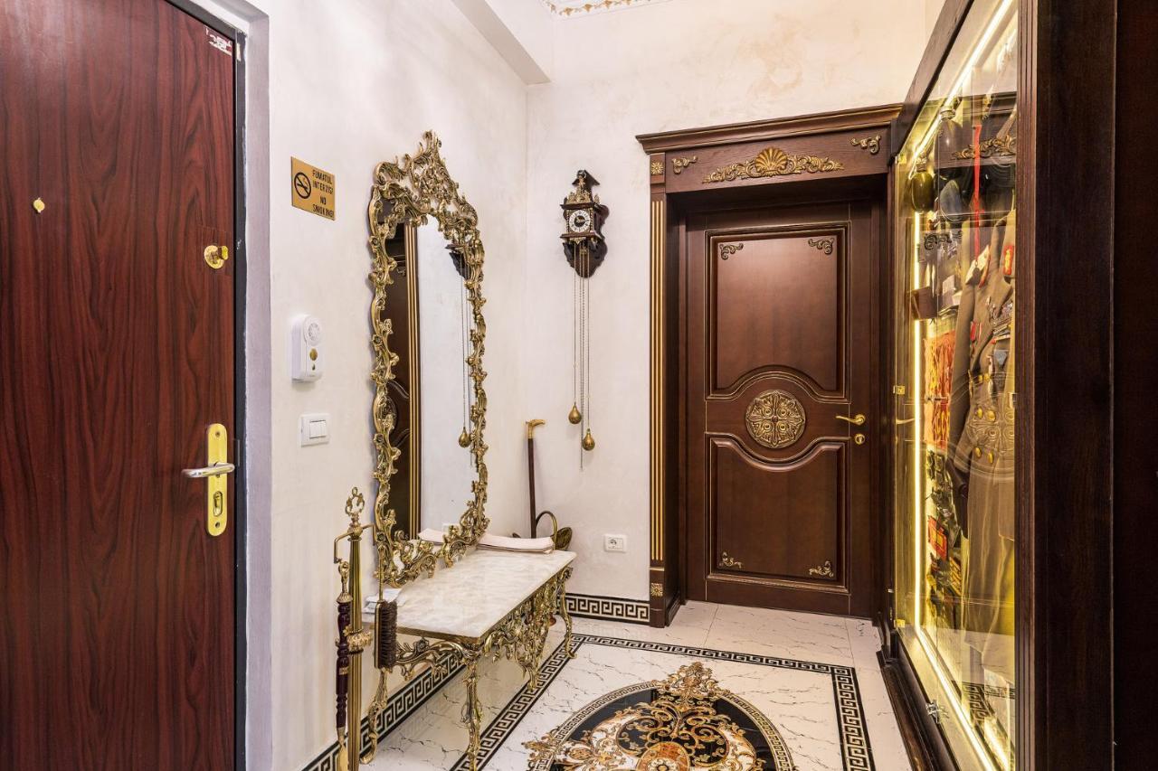 Private Museum Apartment With Antique Decor Бухарест Экстерьер фото