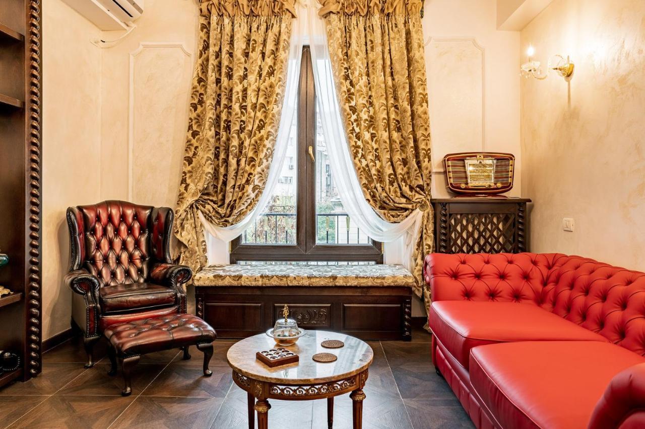 Private Museum Apartment With Antique Decor Бухарест Экстерьер фото